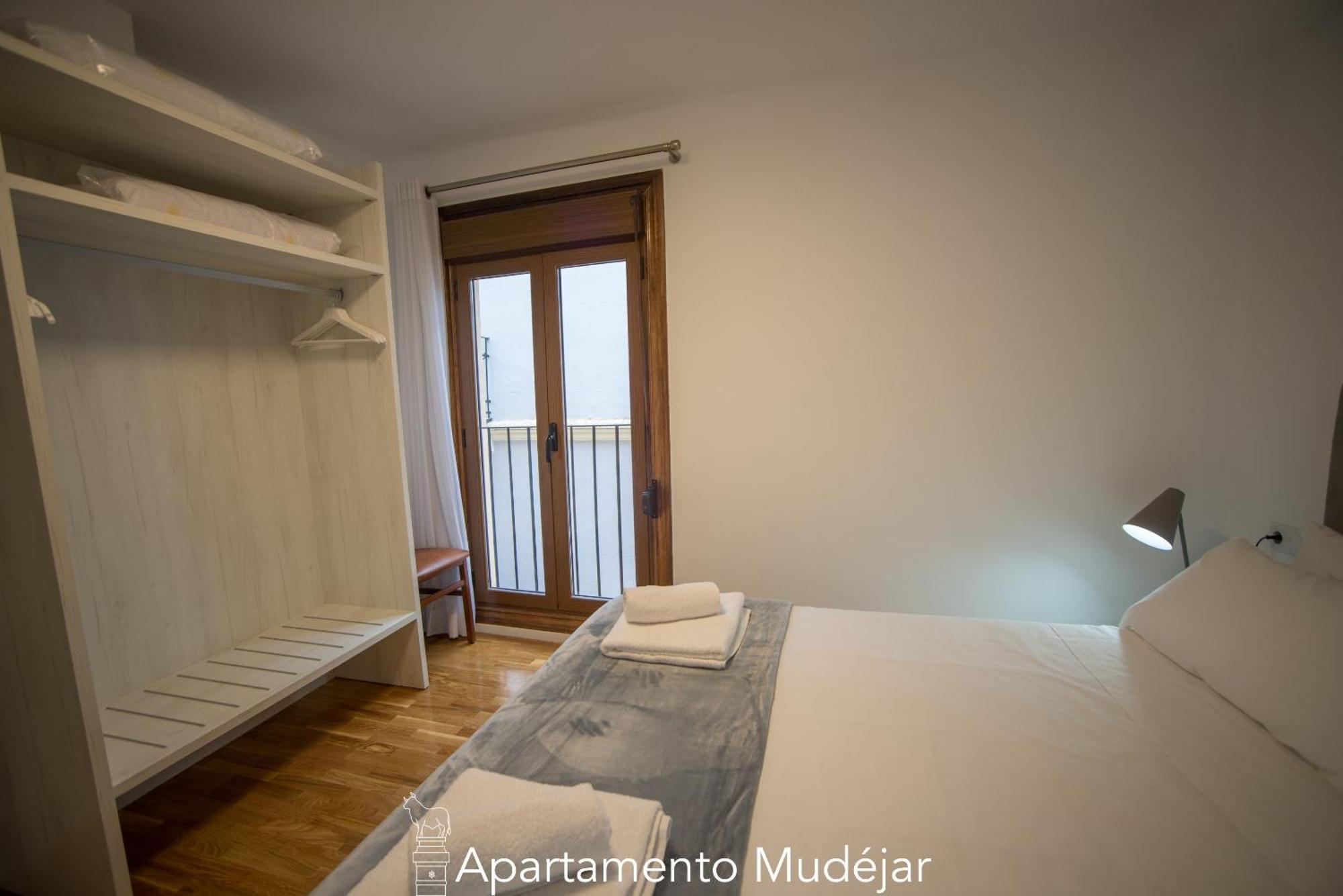 Apartamentos Plaza del Torico Teruel Habitación foto